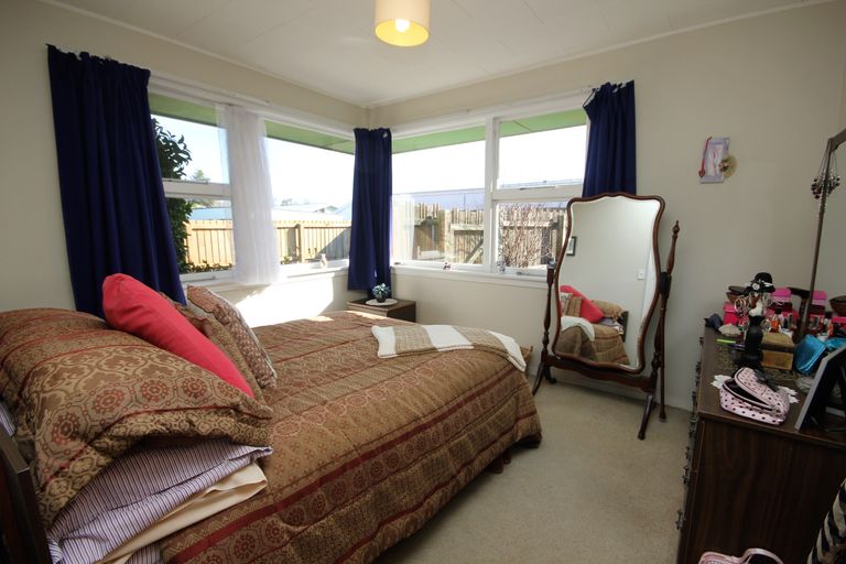 Photo of property in 2/83 Roberta Drive, Somerfield, Christchurch, 8024