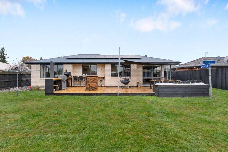 Photo of property in 3 Stanwood Grove, Darfield, 7510