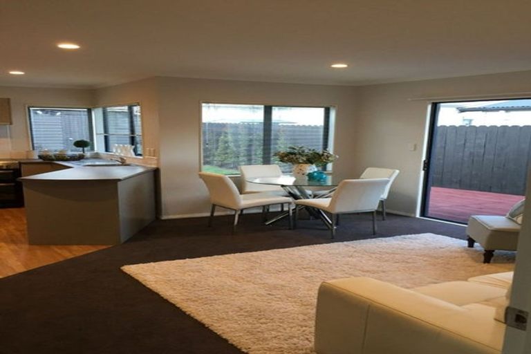 Photo of property in 4 Gossamer Drive, Pakuranga Heights, Auckland, 2010
