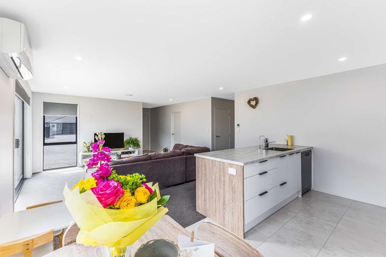 Photo of property in 10 Rehua Place, Waiwhakaiho, New Plymouth, 4312