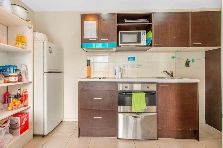 Photo of property in Heritage Tower Apartments, 517/22 Nelson Street, Auckland Central, Auckland, 1010