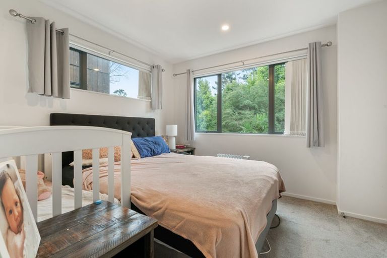 Photo of property in 75 Morihana Close, Glen Eden, 0602