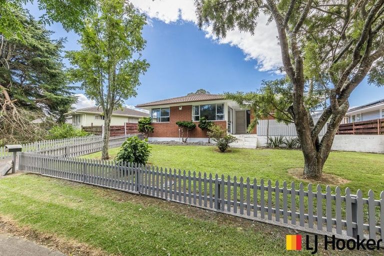 Photo of property in 8 Leaver Place, Weymouth, Auckland, 2103