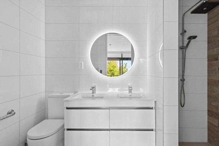 Photo of property in 204/86 Alpha Street, Cambridge, 3434