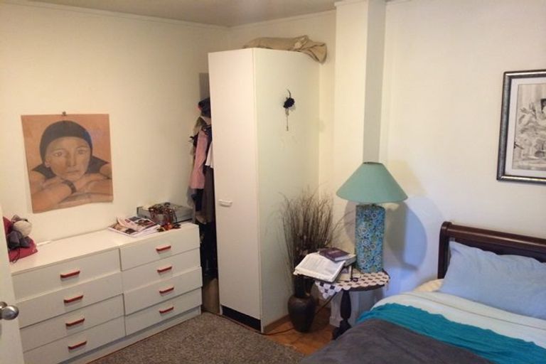 Photo of property in 17 Barker Rise, Northcross, Auckland, 0632