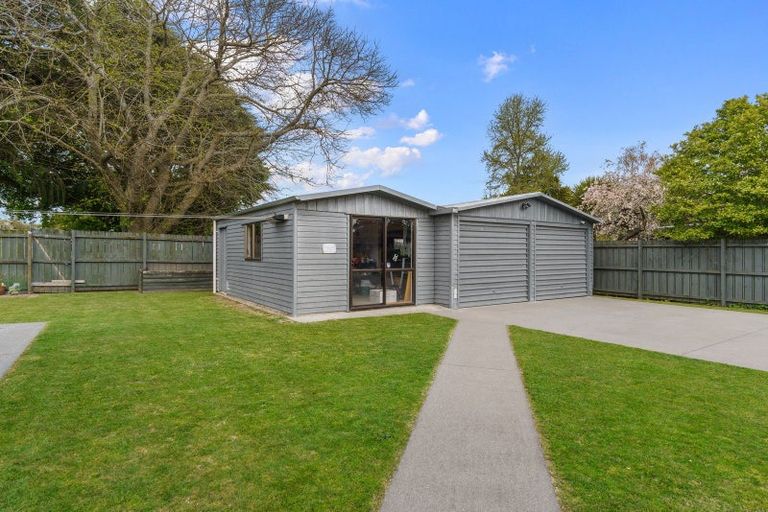 Photo of property in 2 Sheridan Crescent, Leamington, Cambridge, 3432