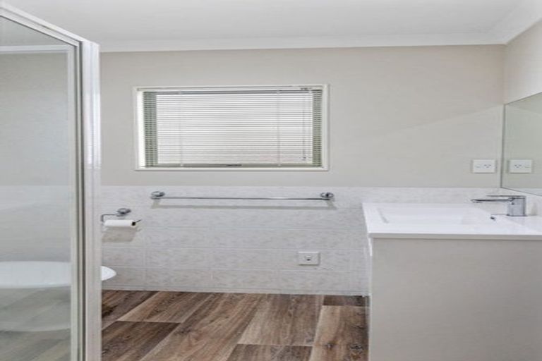 Photo of property in 6 Chadlington Avenue, Henderson, Auckland, 0612