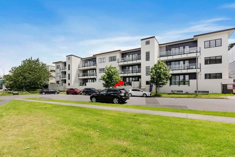 Photo of property in 7/130 Stancombe Road, Flat Bush, Auckland, 2016