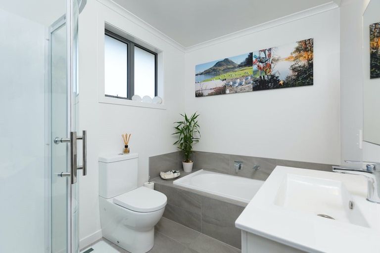 Photo of property in Waterview Estate, 9/4 Greystone Place, Omokoroa, 3114