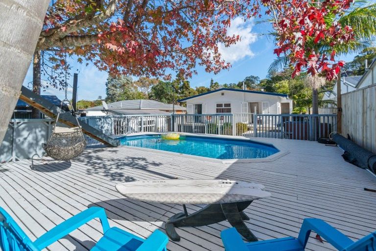 Photo of property in 11 Arosa Place, Forrest Hill, Auckland, 0620