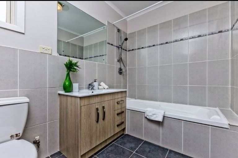 Photo of property in 1/138 Forrest Hill Road, Forrest Hill, Auckland, 0620