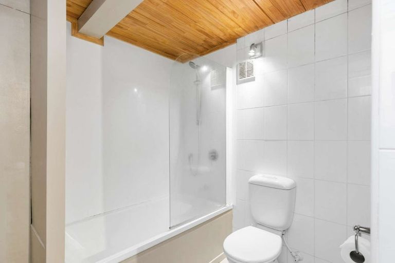 Photo of property in Stadium Garden Flats, 314/107 Thorndon Quay, Pipitea, Wellington, 6011