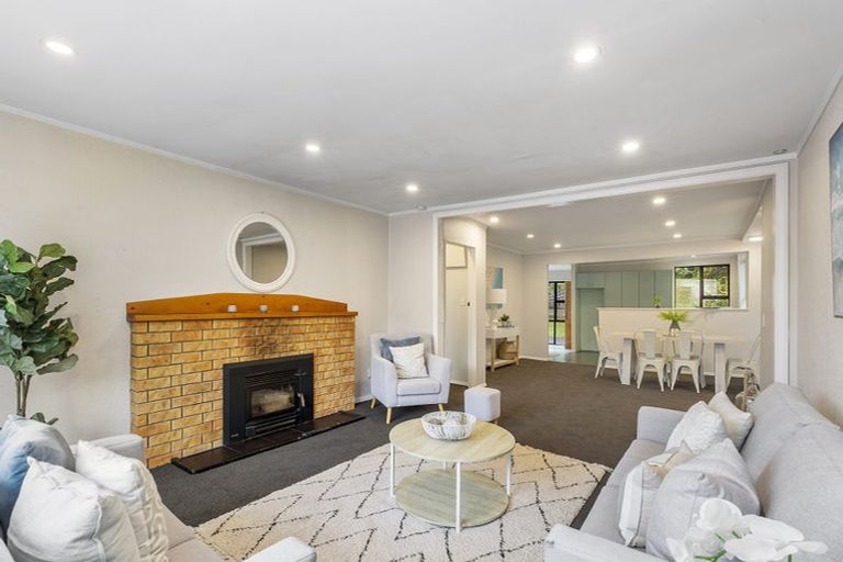 Photo of property in 15 Victory Crescent, Tawa, Wellington, 5028