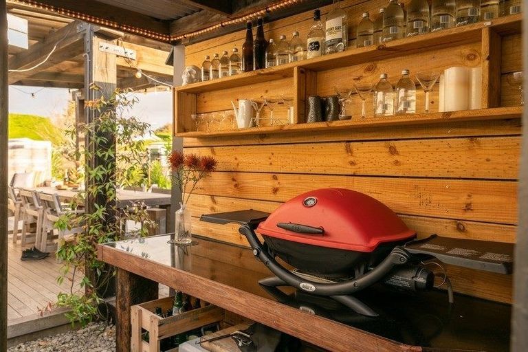 Photo of property in 6 Rauparaha Street, Waikanae Beach, Waikanae, 5036