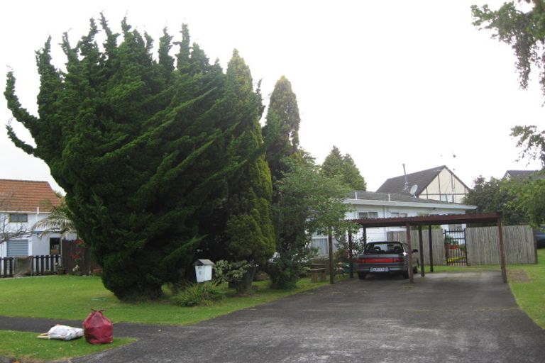 Photo of property in 1/29 Challen Close, Conifer Grove, Takanini, 2112