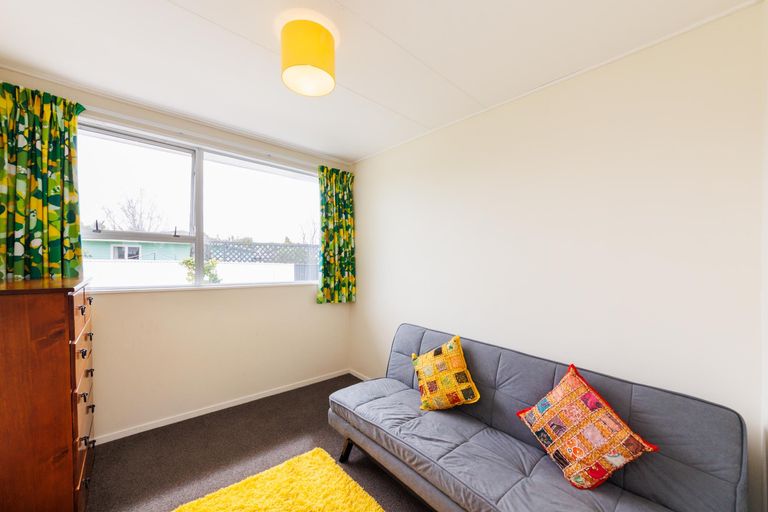 Photo of property in 28 Escort Grove, Awapuni, Palmerston North, 4412