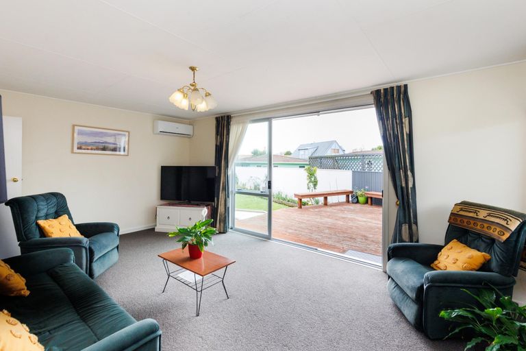 Photo of property in 28 Escort Grove, Awapuni, Palmerston North, 4412