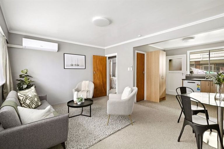 Photo of property in 2/246 Main Road, Tawa, Wellington, 5028