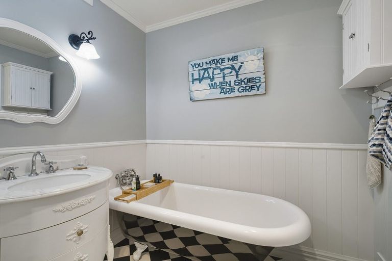 Photo of property in 34 Eglinton Road, The Glen, Dunedin, 9011