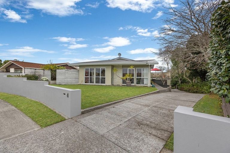 Photo of property in 4 Evelyn Place, Welbourn, New Plymouth, 4310