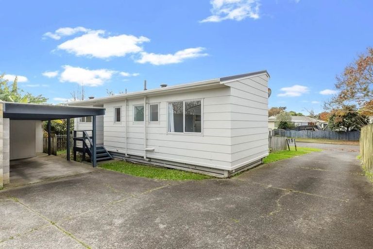 Photo of property in 1/15 Stoll Place, Clendon Park, Auckland, 2103