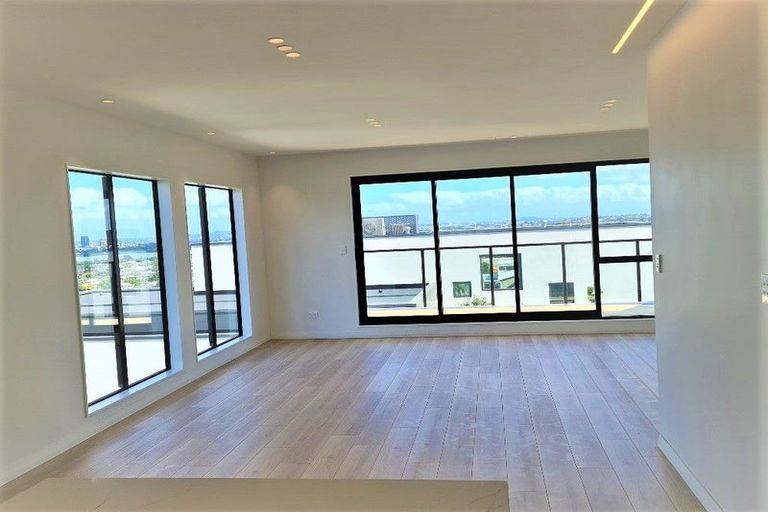 Photo of property in 167c East Coast Road, Castor Bay, Auckland, 0620