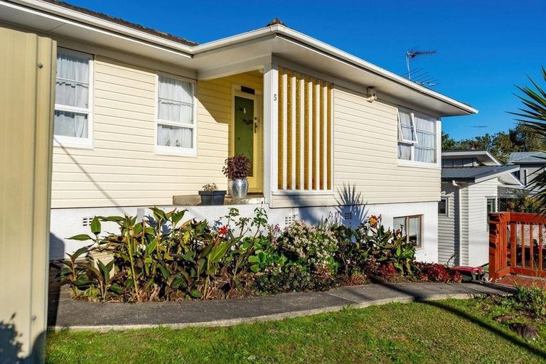 Photo of property in 5 Braebank Lane, Te Atatu South, Auckland, 0610
