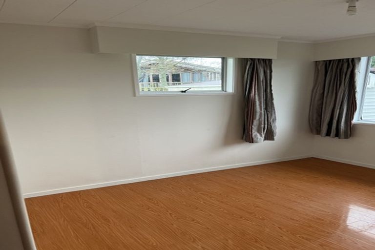 Photo of property in 17 Salamanca Road, Sunnynook, Auckland, 0620