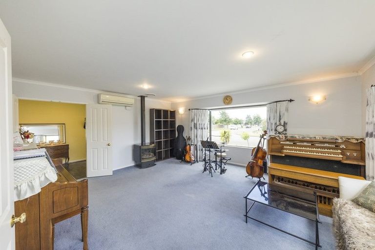 Photo of property in 145 Schnell Drive, Kelvin Grove, Palmerston North, 4414