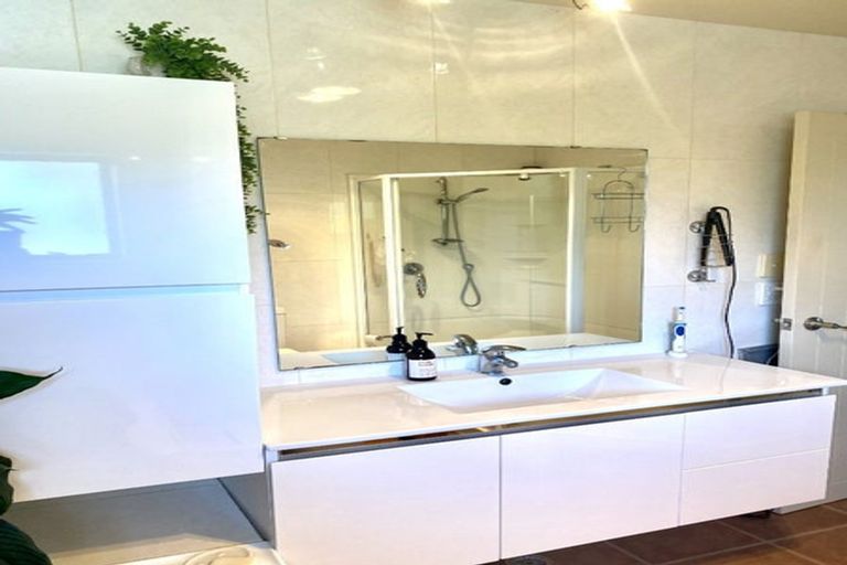 Photo of property in 13 Marbella Crescent, Oteha, Auckland, 0632