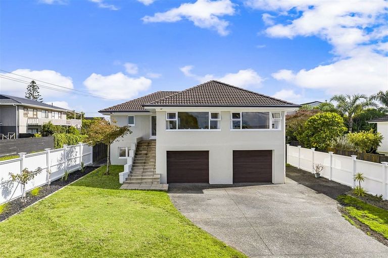 Photo of property in 130 Aberdeen Road, Campbells Bay, Auckland, 0620