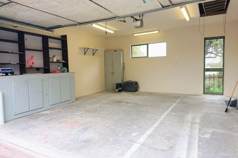 Photo of property in 2/12 Grenadine Place, Unsworth Heights, Auckland, 0632