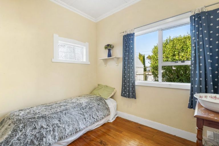 Photo of property in 1/18 Gladstone Road, Northcote, Auckland, 0627