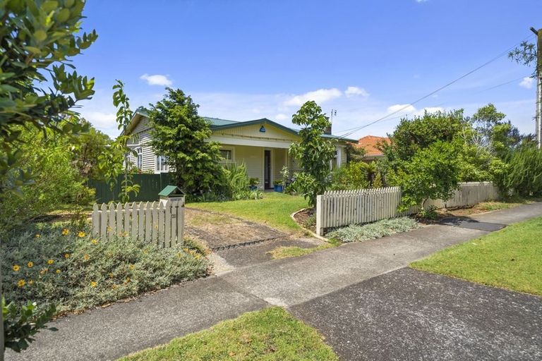 Photo of property in 20 Earlsworth Road, Mangere East, Auckland, 2024