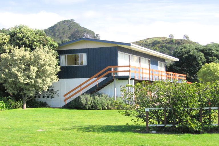 Photo of property in 12 Hahei Beach Road, Hahei, Whitianga, 3591
