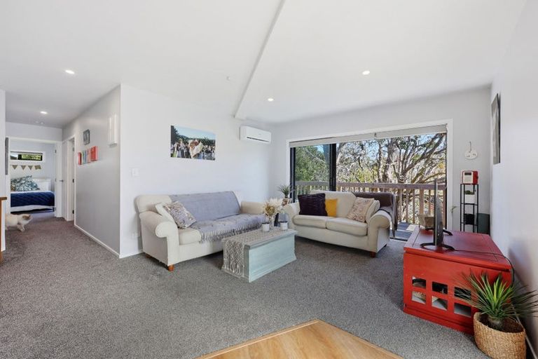 Photo of property in 64 Robbies Road, Shelly Park, Auckland, 2014