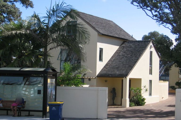 Photo of property in 480a Beach Road, Murrays Bay, Auckland, 0630