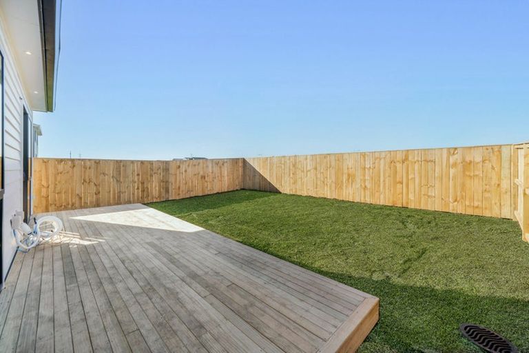 Photo of property in 25 Woven Place, Karaka, Papakura, 2113