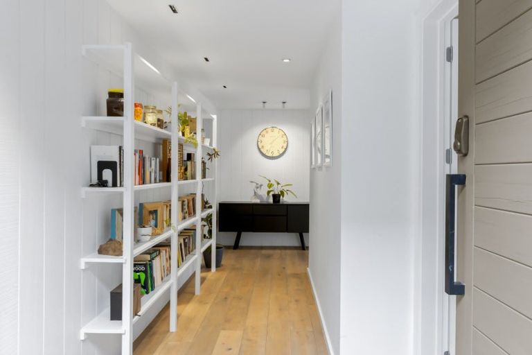 Photo of property in 58 Falconer Rise, Jacks Point, Queenstown, 9371