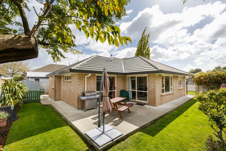 Photo of property in 2a Belfast Place, Roslyn, Palmerston North, 4414