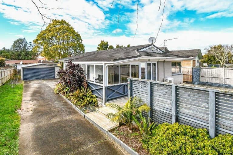 Photo of property in 22 Mirrabooka Avenue, Botany Downs, Auckland, 2010