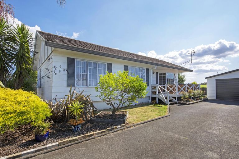 Photo of property in 58 De Quincey Terrace, Highland Park, Auckland, 2010