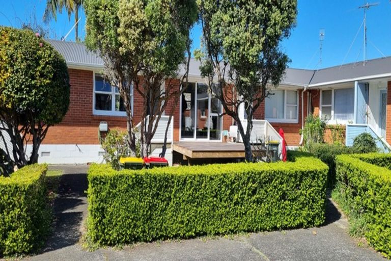 Photo of property in 2/83 Nile Road, Milford, Auckland, 0620