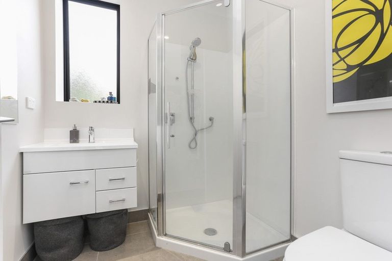 Photo of property in 2/7 Uku Lane, Hobsonville, Auckland, 0616