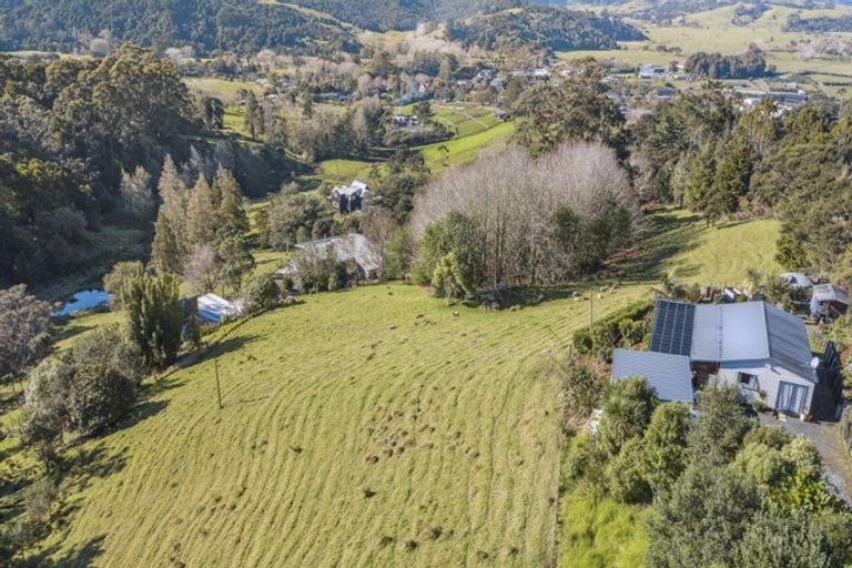 Photo of property in 82 Pinchgut Road, Kaukapakapa, 0873