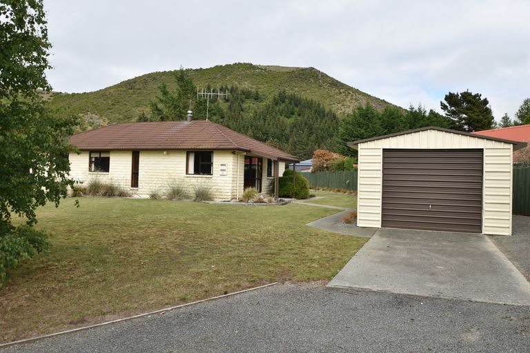 Photo of property in 11 Saint Cuthbert Place, Omarama, 9412