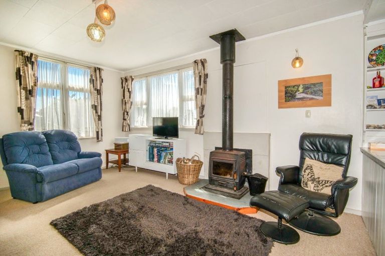 Photo of property in 3 Greenfield Street, Hector, 7822