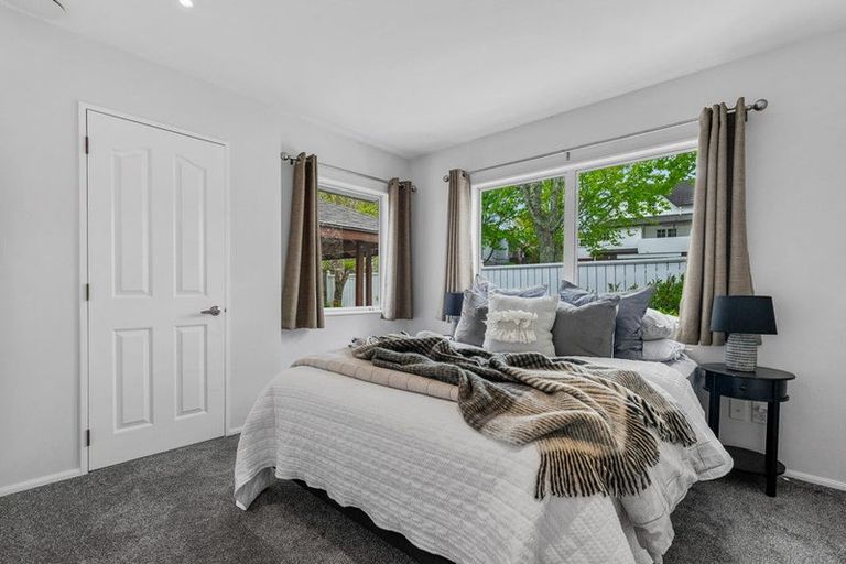 Photo of property in 5 Oystergrove Road, West Harbour, Auckland, 0618