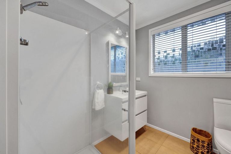 Photo of property in 2/6 Hood Place, Spotswood, New Plymouth, 4310