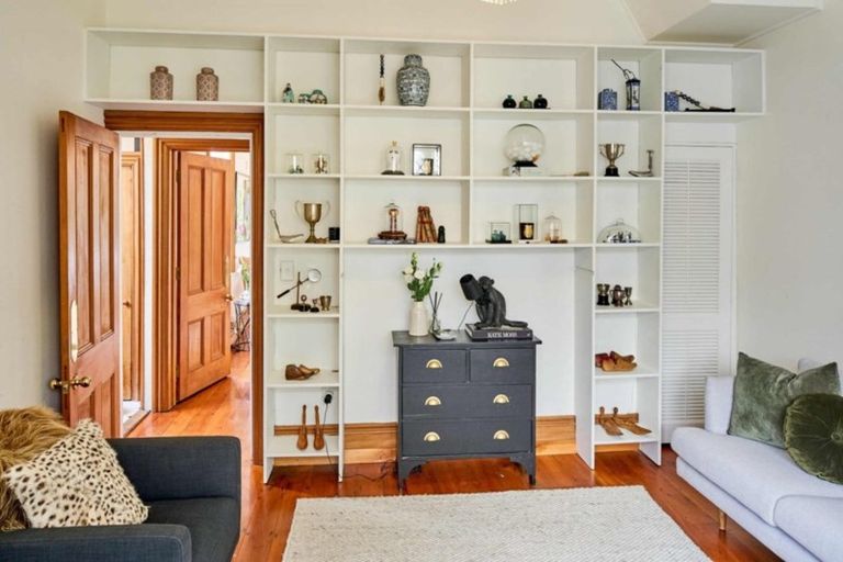 Photo of property in 1 Mcfarlane Street, Mount Victoria, Wellington, 6011